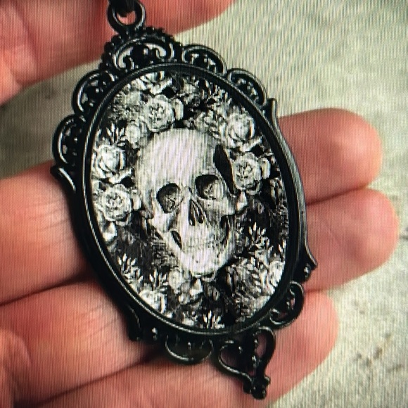 Skull necklace - Picture 5 of 8